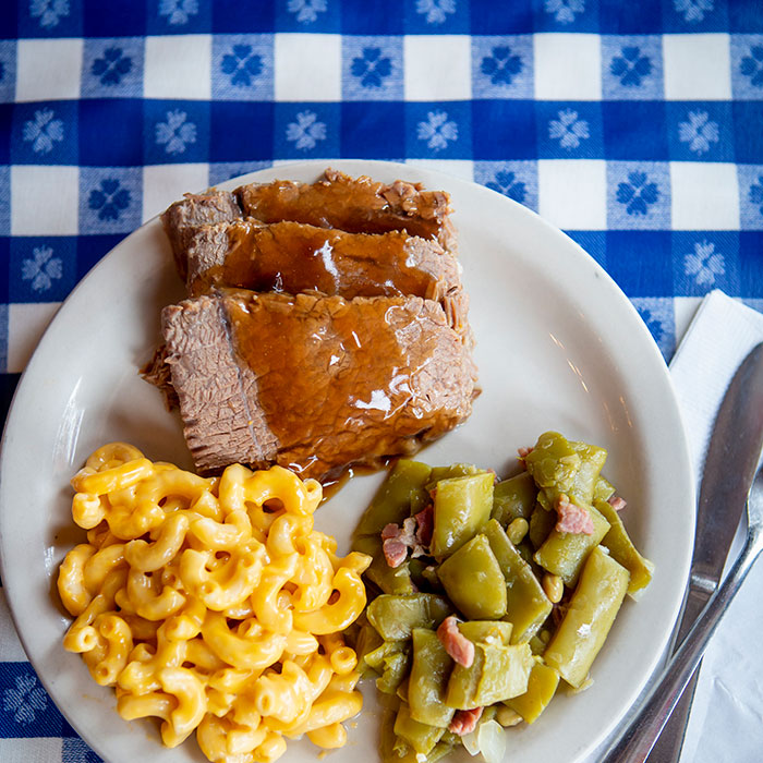 pot roast with mac n cheese and green beans